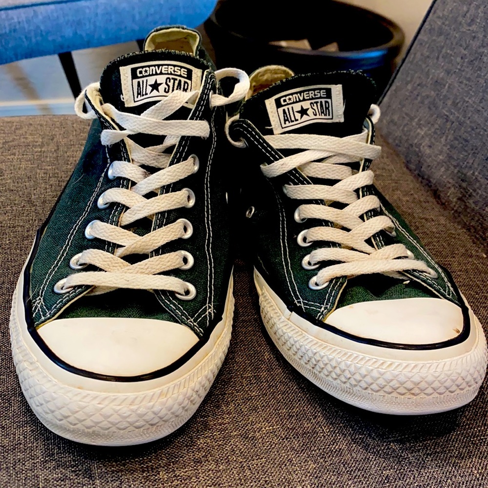 Men’s size 11 black converse. Slightly used.